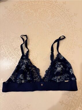 LA VIE EN ROSE Navy Floral Lace Bralette